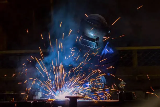 prestação de serviços de serralheiro